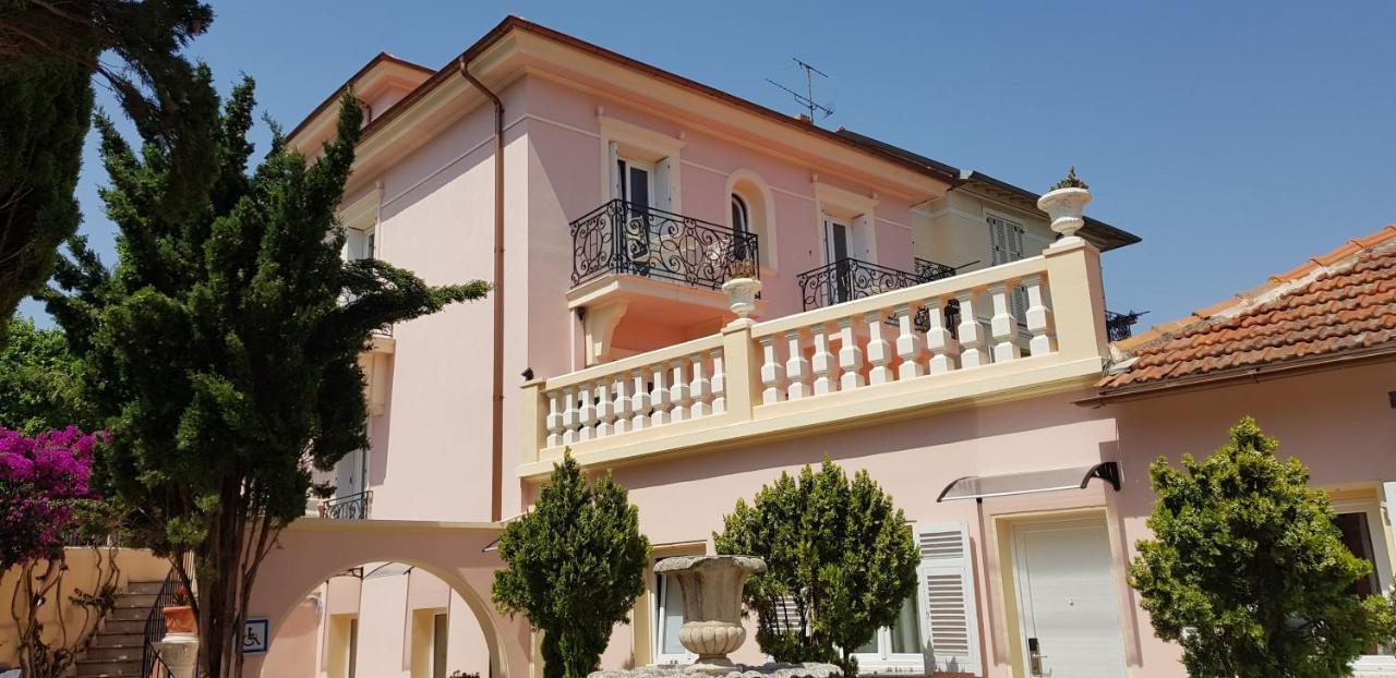 Le Vauban Hotel Villefranche-sur-Mer Exterior photo