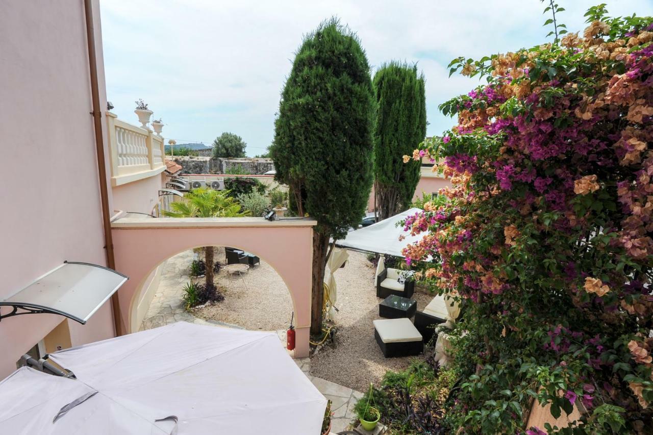 Le Vauban Hotel Villefranche-sur-Mer Exterior photo